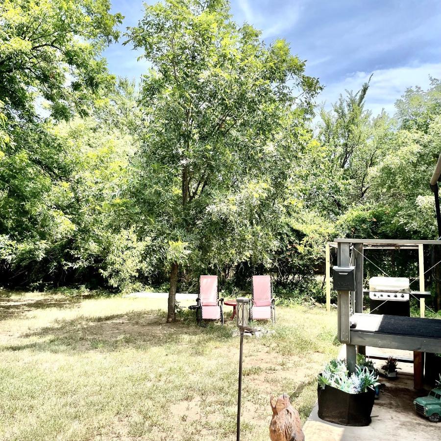 Pet Friendly Graham Home Route 66 At The Mistletoe Farm Exterior photo