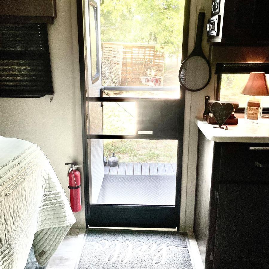 Pet Friendly Graham Home Route 66 At The Mistletoe Farm Exterior photo